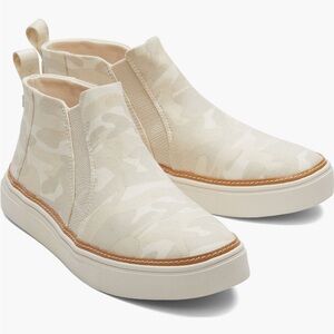 Toms High-Top Tennis Shoes